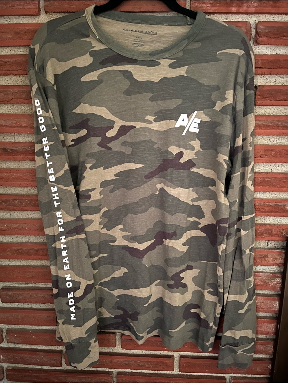 American Eagle Outfitters Men’s Olive Camo Long Sleeve Tee